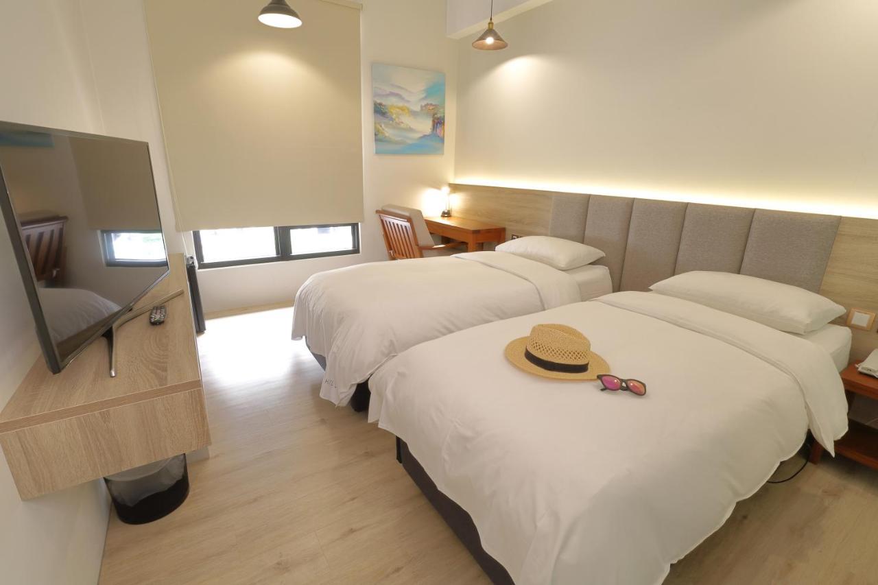 Hotel Z Taichung Extérieur photo